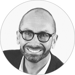 Restaurations composites directes sur les dents antérieures : de la stratification aux facettes complètes