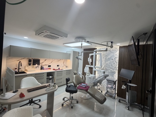 Ajra Clinic est à la recherche d'un(e) Dentiste Généraliste ou Spécialiste motivé(e) pour rejoindre notre clinique moderne située à Uccle, Bruxelles.