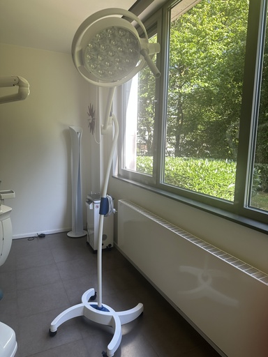 Lampe mobile LED chirurgie Dr Mach