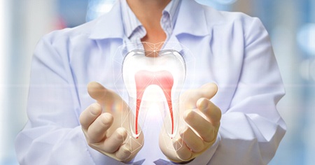 Dentiste spécialisée en chirurgie orale et implantologie recherche collaborations