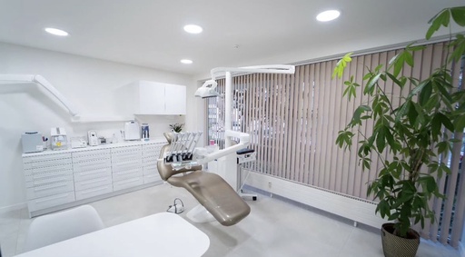 AM Dental Clinic recrute 