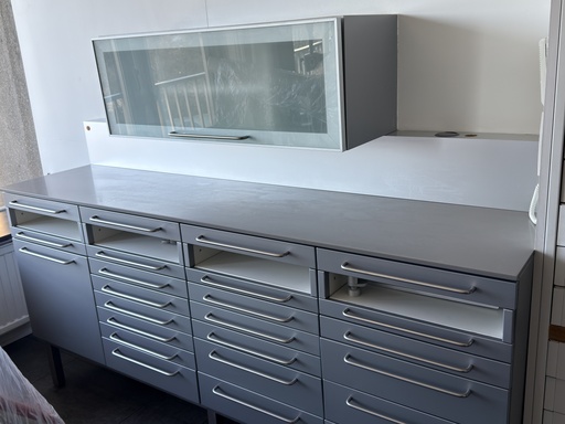 Meuble métallique XO 205cm plateau en corian